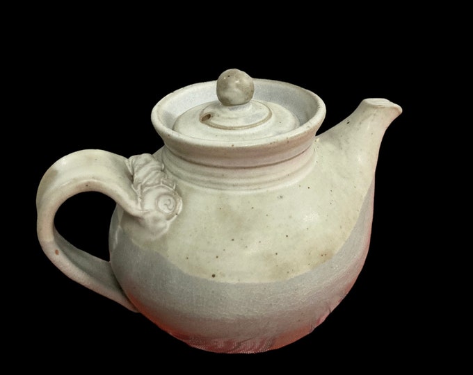 3 cup teapot with side handle.  Free shipping within Australia.