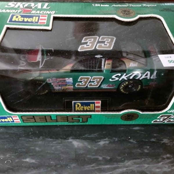 Ken Schrader – 1:24 NASCAR Diecast - #33 Skoal Bandit