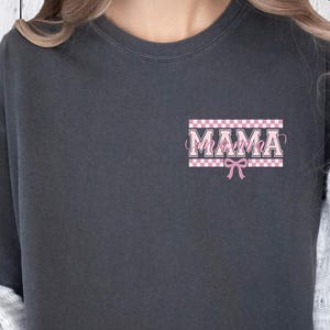 Embroidery Mama Comfort Colors Shirt, Pocket Trendy Mama Tee, Minimalist Mom Pepper T-Shirt, Varsity Mama Shirt, Mother’s Day Gift, SL5672
