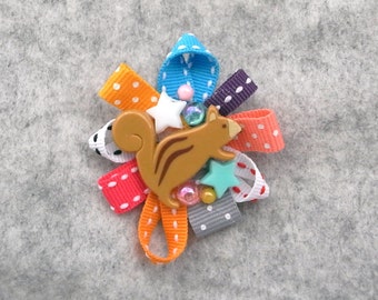 The Brown Squirrel Brooch || pin \\ ribbon \\ zoo \\ star \\ animals