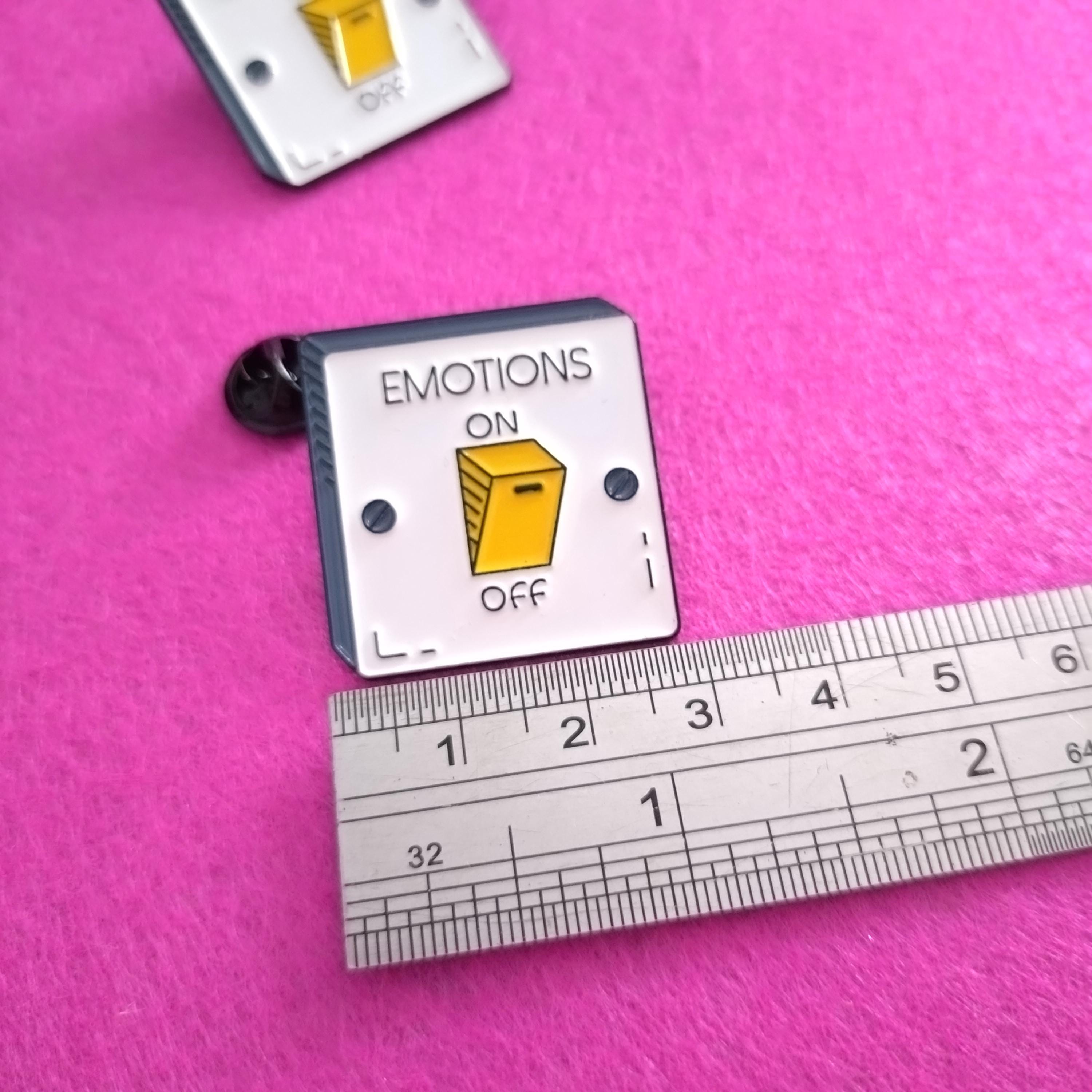 Distintivo In Metallo Smaltato Con Motivo "Mentalità Felice Cervello" - Accessorio Decorativo - Foto 5