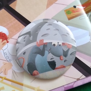 Ratatouille pinback button from vintage picture book(2007) || pin \ badge \ brooch \ Disney \ hiding Remy