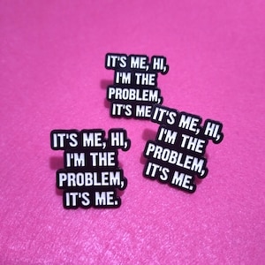 metal pin &quot;it&#39;s me, hi&quot; | enamel pin lapel pin badge brooch | quotes phrases
