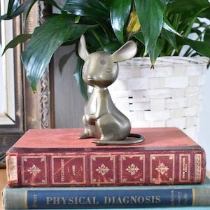 Vintage Brass Mouse with Big Ears, Gold Paperweight, Sitting Mouse Figurine  (BR173)