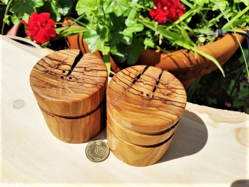 Salz- & Pfefferstreuer Halter Aus Holz – Basis Für Mühlen, 15 X 7,9 Cm, Aus Kautschukholz
