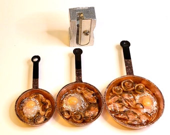 1//12TH SCALE DOLLS HOUSE BANJO WITH CASE