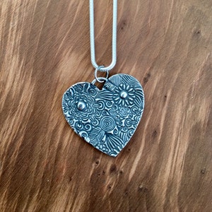 Large Fine Silver Floral Heart Pendant: Oxidized Handmade Necklace bild 3