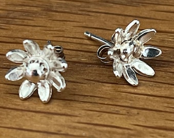 Cute daisy stud earrings, silver daisy, stud earrings, daisy studs, daisy earrings, silver daisy earrings, handmade silver daisies