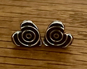 Swirly silver heart studs, swirly heart studs, Swirly silver heart earrings, heart earrings, patterned silver stud earrings, silver studs