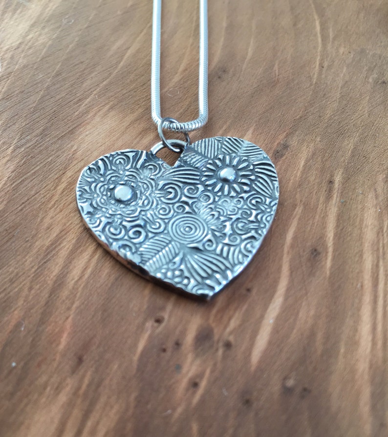 Large Fine Silver Floral Heart Pendant: Oxidized Handmade Necklace bild 5