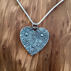 Large Fine Silver Floral Heart Pendant: Oxidized Handmade Necklace bild 2