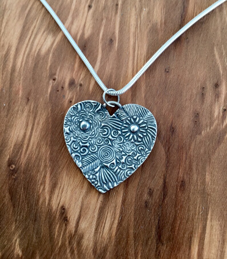 Large Fine Silver Floral Heart Pendant: Oxidized Handmade Necklace bild 2