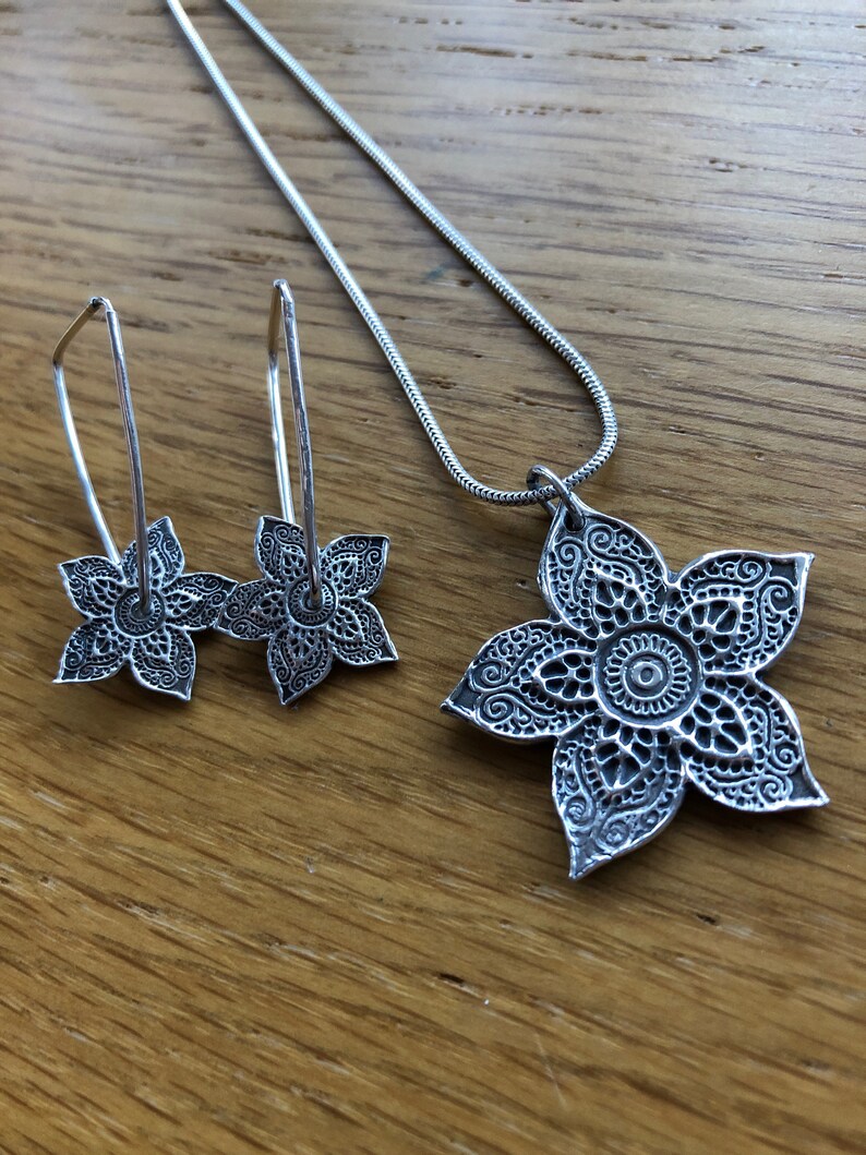 spinning Mehndi Beautiful Handmade Silver Henna Flower pendant and drop spinning earring set spinning earrings earrings silver henna