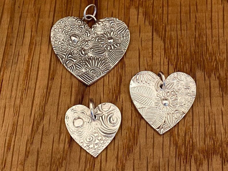 Large Fine Silver Floral Heart Pendant: Oxidized Handmade Necklace bild 9