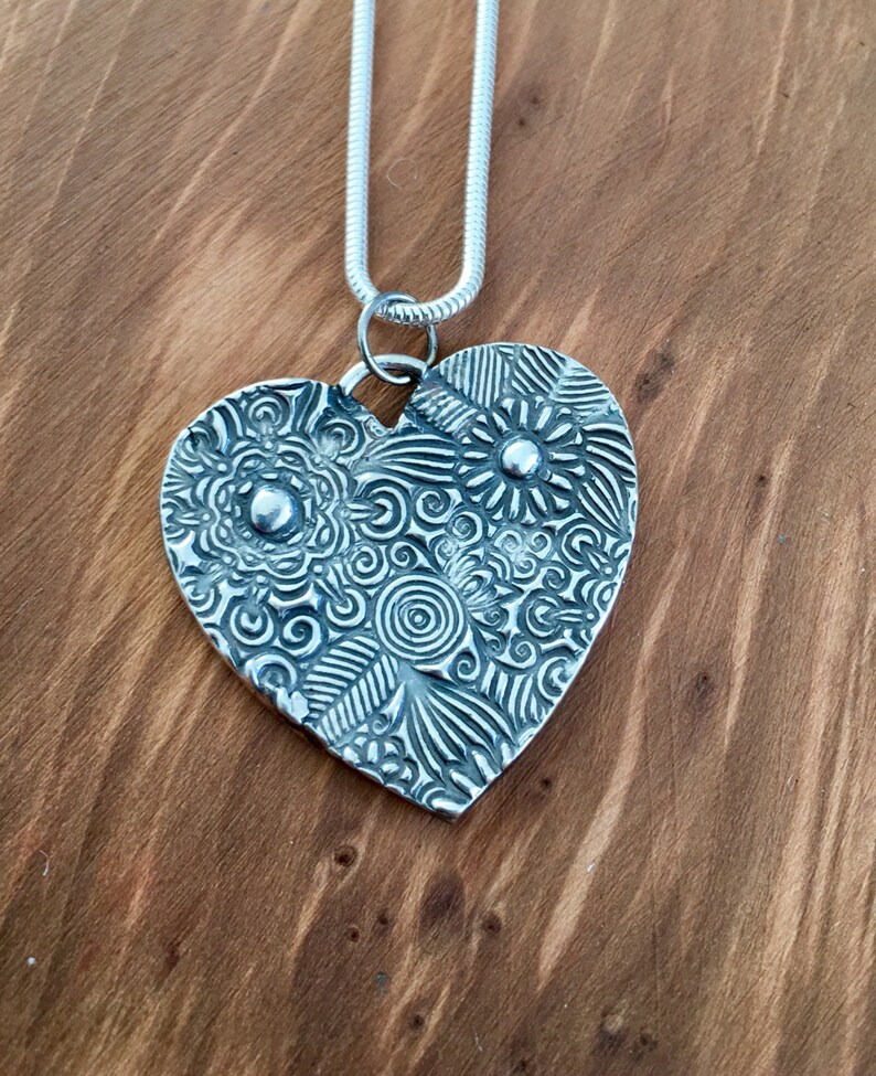 Large Fine Silver Floral Heart Pendant: Oxidized Handmade Necklace bild 4