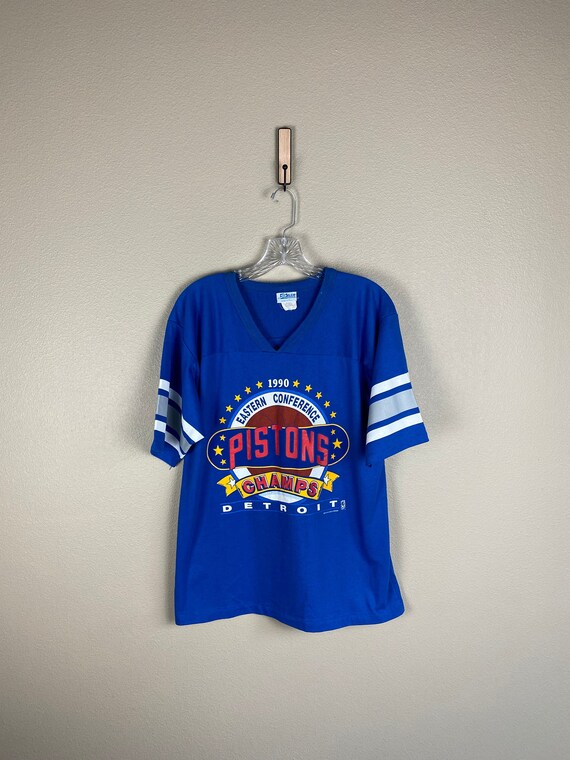 Vintage Detroit Pistons  T-Shirt (Sz Large) 1990 Detroit Bad Boys Salem Sportswear Eastern Conference Champions 1990 V Neck Pistons T-Shirt