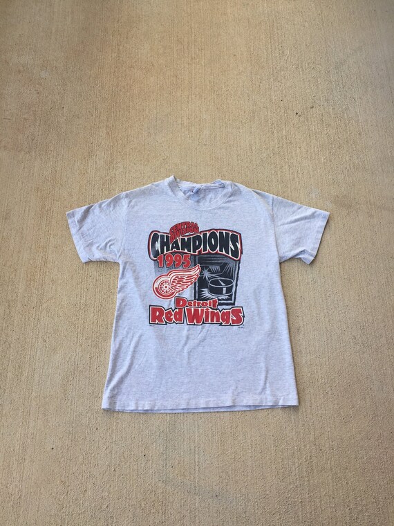 vintage red wings t shirt