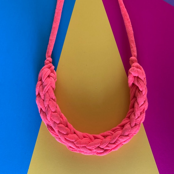 Stellen Curve necklace: VERY PINK chunky statement necklace made with pink Tshirt yarn