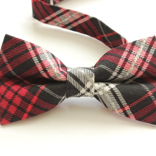 Plaid Christmas bowtie; red and black plaid cotton bowtie;Red plaid bowtie with silver accents; holiday bowtie;seasonal bowtie; white plaid