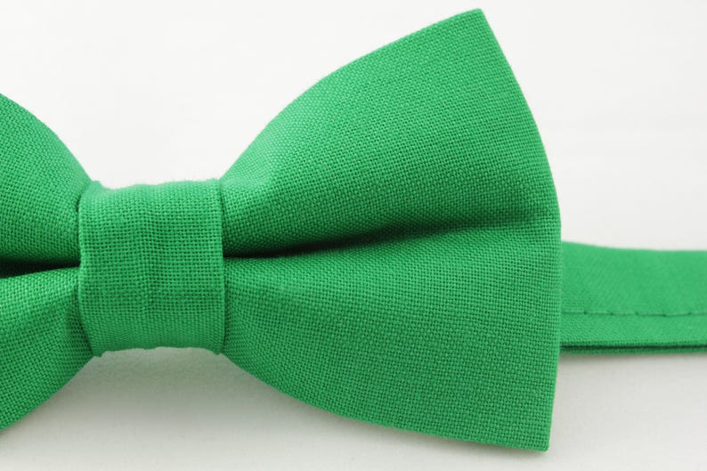 Kelly Green Bow tie Solid green bow tie green baby bowtie adjustable pretied kids bowtie Emerald green; Grass green bowtie for boys