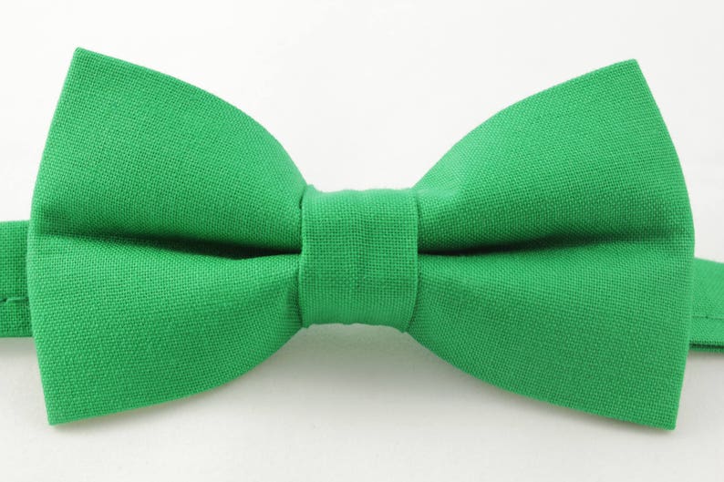 Kelly Green Bow tie Solid green bow tie green baby bowtie adjustable pretied kids bowtie Emerald green; Grass green bowtie for boys