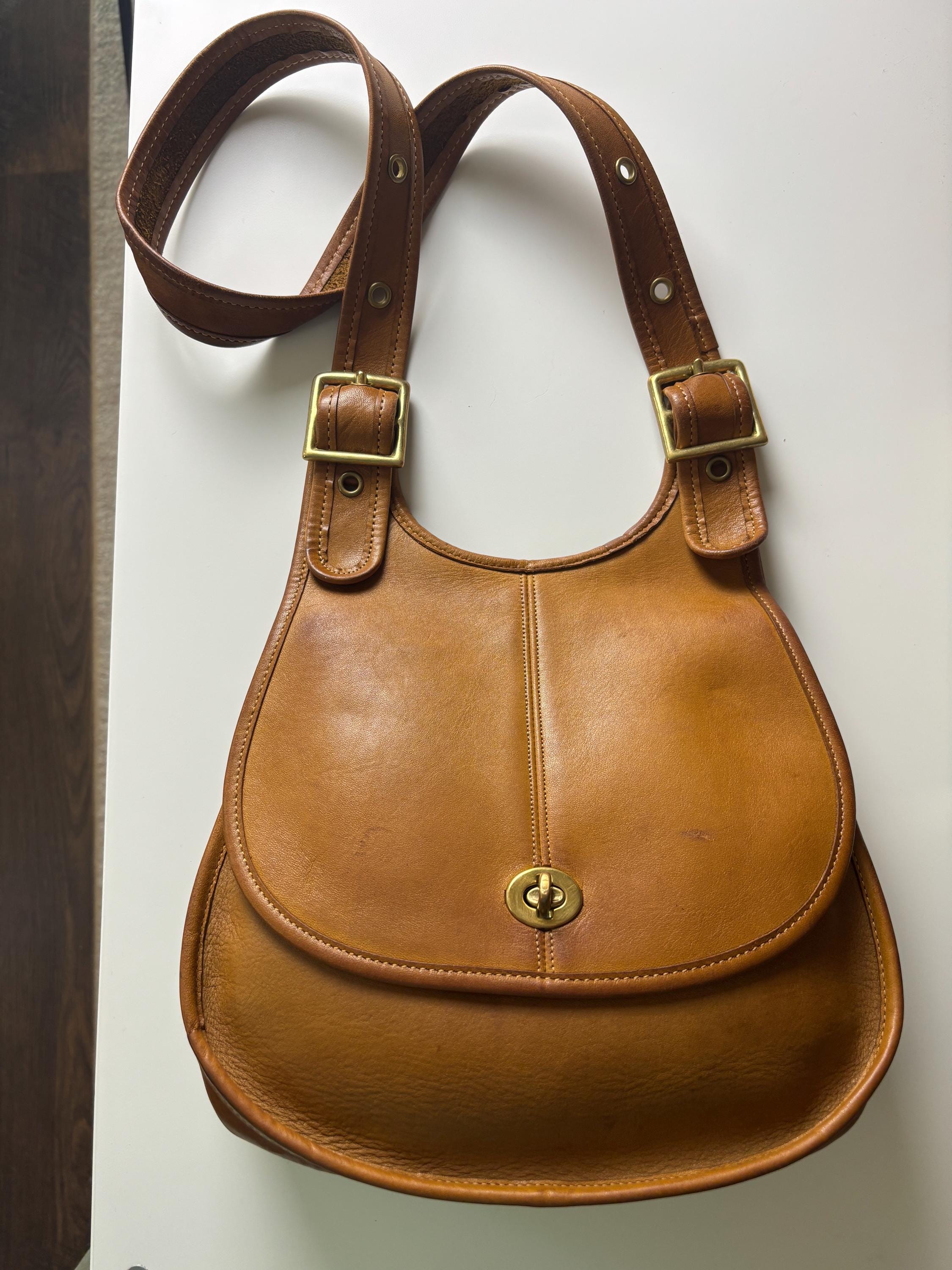 バッグ Vintage Coach Saddle Crescent Bag Purse Vintage 90s Coach Crescent Saddle Bag Black Leather Brass