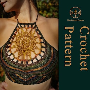 Può includere: Schema a uncinetto per un top halter con uno schema di colori marrone, verde e oro. Il top presenta un grande disegno circolare all'uncinetto al centro.