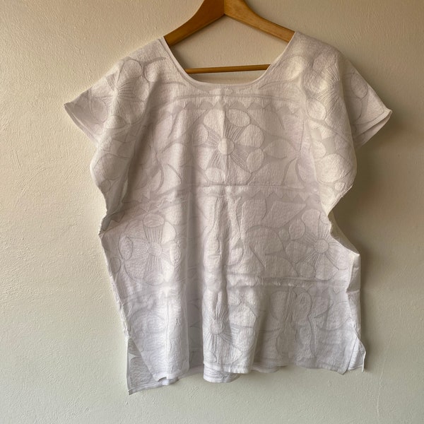 Handbestickte mexikanische weiße Huipil-Bluse. Blusa Mazateca, Jalapa De Juarez, Oaxaca. AUF BESTELLUNG