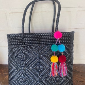 Schwarze Plastik mexikanische handgewebte Strandtasche mit Quasten