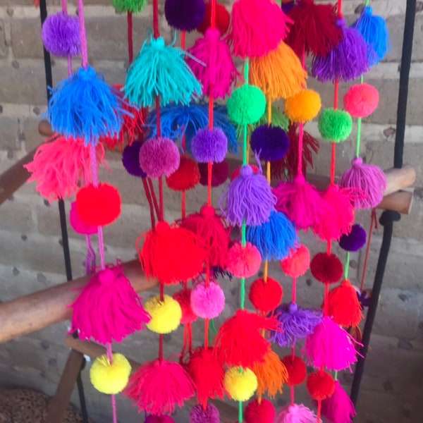 Guirlande de pompons mexicaine faite main arc-en-ciel de 1,50 m de long pour la décoration