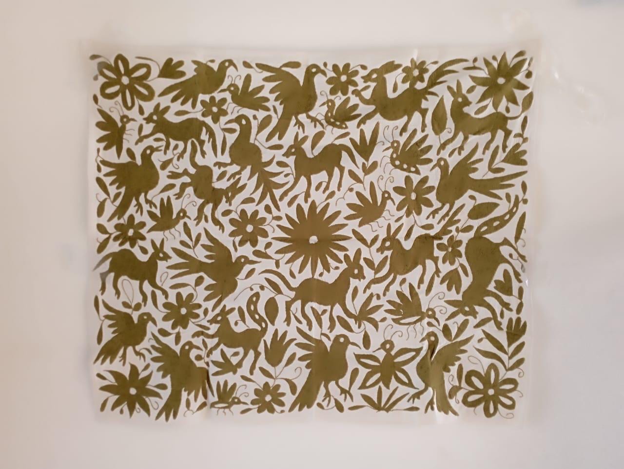 手刺繍のオトミ族タペストリー、オリーブグリーンのメキシコ風壁掛け 