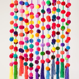 Mexican Pom pom Garland, 5 FT pompon strand, Party Garland, Garland Decor, Colorful Strand, Rainbow Classroom, Mexican Home Decor, Pom poms