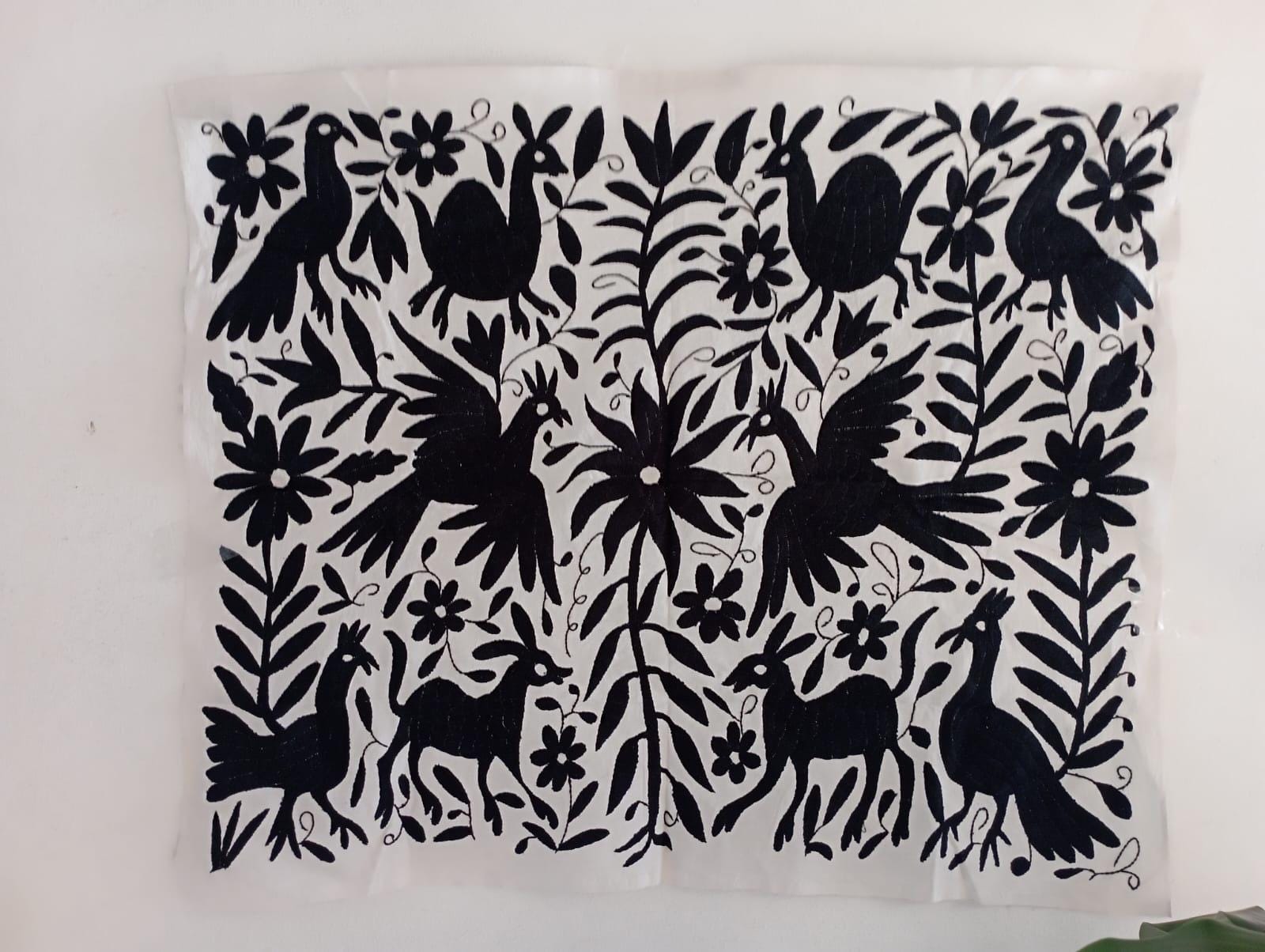 ヴィンテージ 刺繍 アート 額 飾り布 中南米 南米 メキシコ フォークアート 黒オトミ刺繍の壁掛け – メキシコの手刺繍テキスタイルアート - Etsy 日本