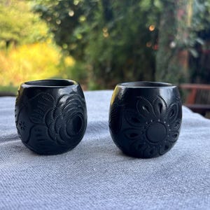 Handcrafted Barro Negro Mezcal Shot Glasses – Set of 2, Carved Black Clay Shot Glasses, Authentic Mexican Drinkware, Unique Gift Idea