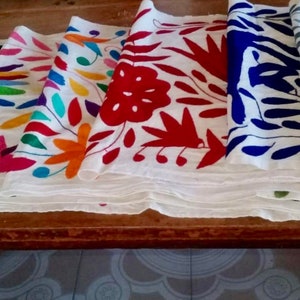 Handmade Otomi Table Runner: Embroidered Mexican Home Decor