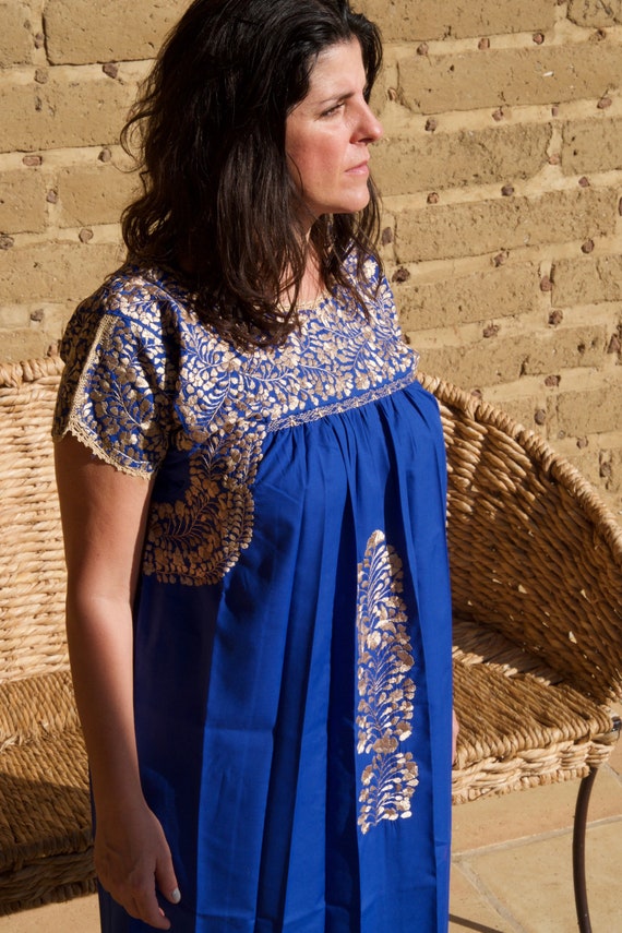 green emerald velvet dress Royal blue crêpe dress embroidered on the waist main image 0