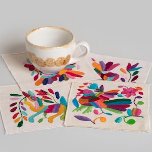 Set di 8 sottobicchieri Otomi ricamati a mano: decorazioni per la casa messicane, bomboniere per matrimoni