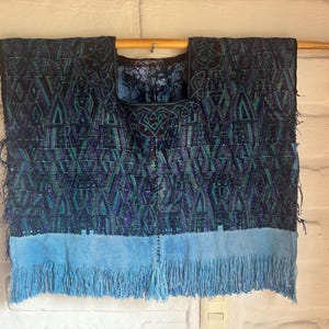 Nebaj Vintage Guatemalan Huipil - Upcycled Blouse - W 25 / H 23 - Open-Sided