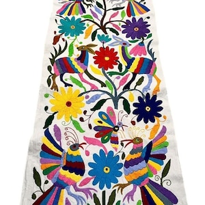 Handmade Otomi Table Runner: Mexican Embroidered Cotton Decor