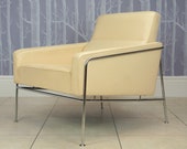 Danish Leather Arne Jacobsen Series 3300 Cream Leather Airport Armchair, Fritz Hansen, Vintage, Retro