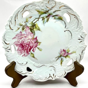 Piatto in porcellana vintage dipinto a mano: design ritagliato con finiture in oro tedesco