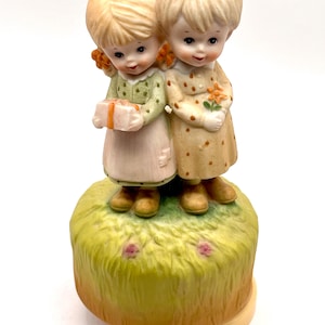 Charming Vintage Music Box – Little Blonde Girls with Presents – The Impossible Dream - Free US Shipping