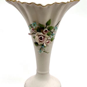Lefton China Japan Vase – Scalloped Edge & Dimensional Flowers – Vintage Pink Porcelain Decor -
