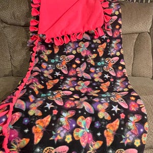 Butterflies in Pink No Sew Fleece Blanket (#13)