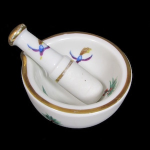 Porcelaine De Paris France design Pestle & Mortar