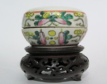 Antyczne chińskie pudełko porcelanowe