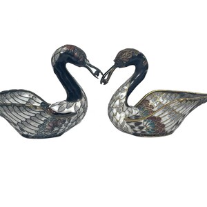 Ein Paar Cloisonné-Vögel