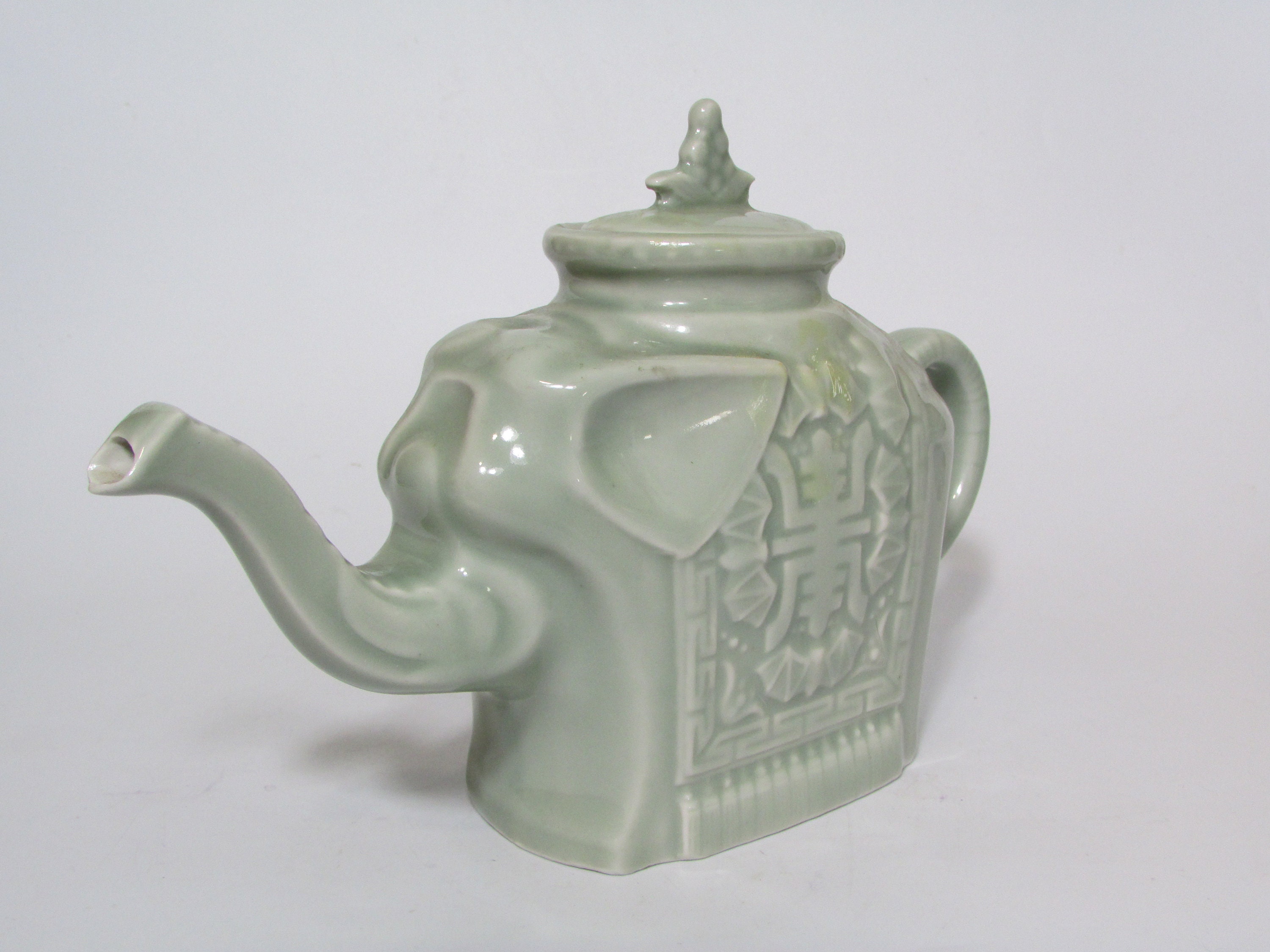 THÉIÈRE CHINOISE ANCIENNE en terre cuite fin 19e, motifs décoratifs
