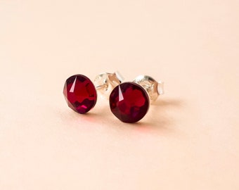 Ruby Stud Oorbellen, Rode Swarovsi Kristallen Oorbellen, Strass Studs, Eenvoudige Sterling Zilveren Oorbellen, Juli Birthstone Oorbellen, Cadeau