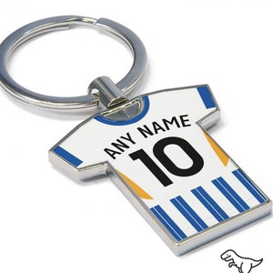 Portachiavi personalizzato per tifosi del Brighton 2024/25 - Portachiavi con maglia da calcio, per qualsiasi giocatore! Portachiavi da calcio, ottima idea regalo. NUOVO KIT 24/25!
